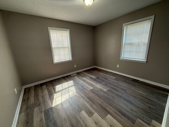 Foto del edificio - 6301 S Railroad St