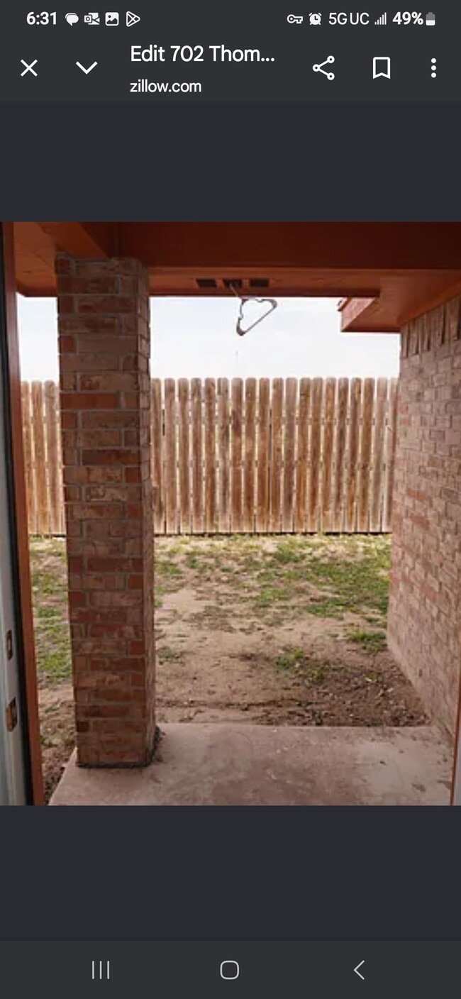 Porche trasero - 702 Thompson Rd