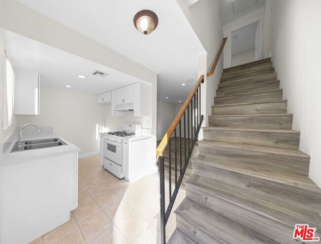 Foto del edificio - 14112 Delano St