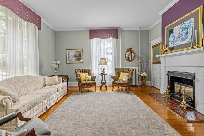Foto del edificio - Timeless Ghent Home features charm and elegance in Historic Stockley Gardens