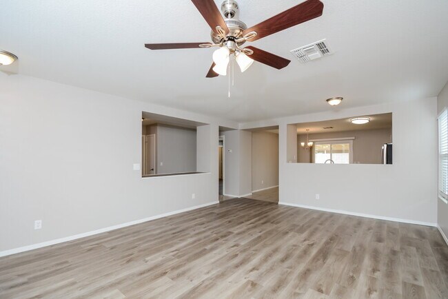 Building Photo - 11808 W Bloomfield Rd