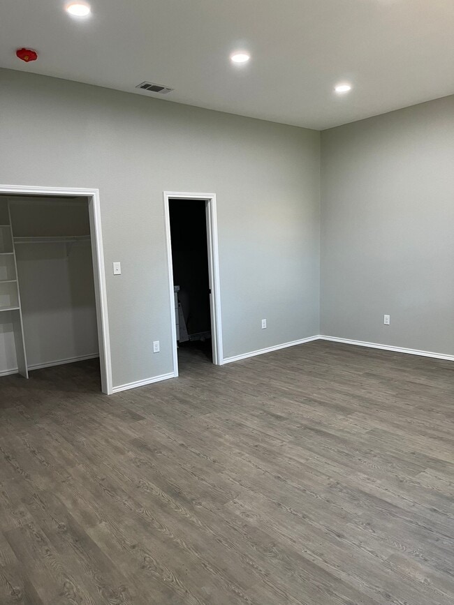 Building Photo - 8487 US-271