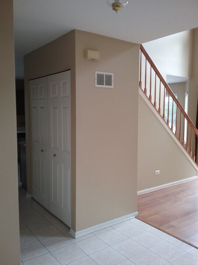 Foto del edificio - Large 3 Bedroom End Unit Located in the Ke...