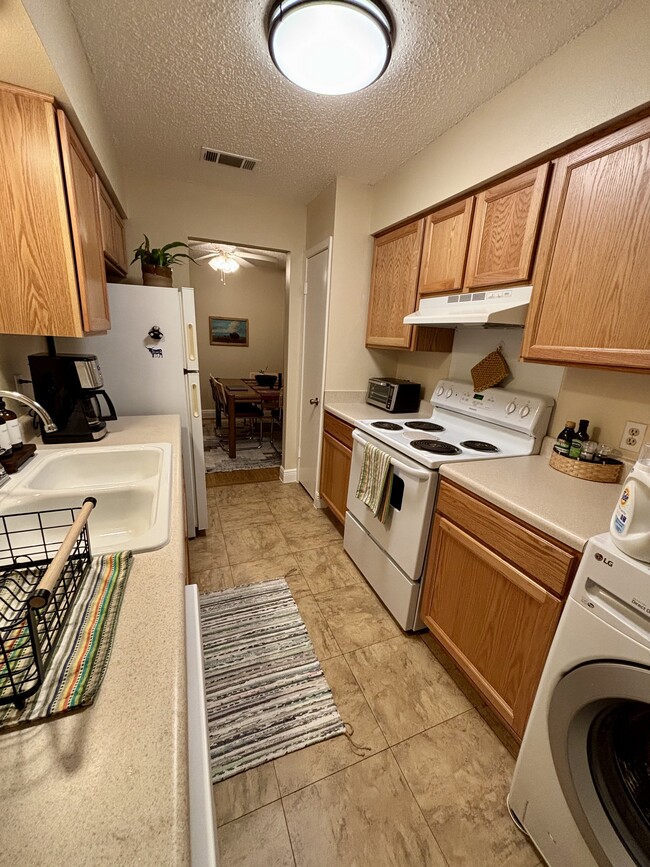 Building Photo - 103 Fenway Loop