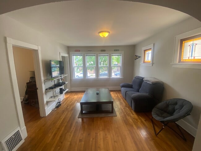 Living Room - 2725 N Bremen St