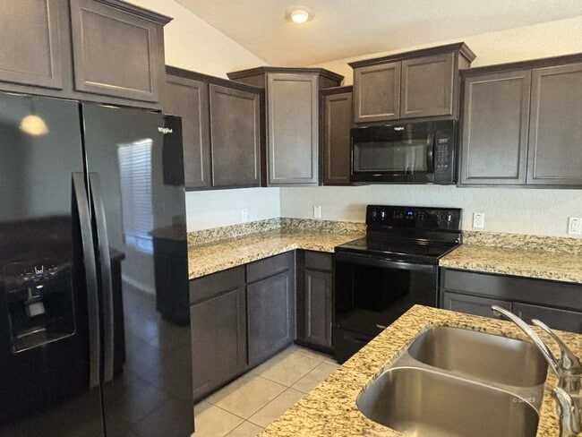 Building Photo - 1075 Gila Dr