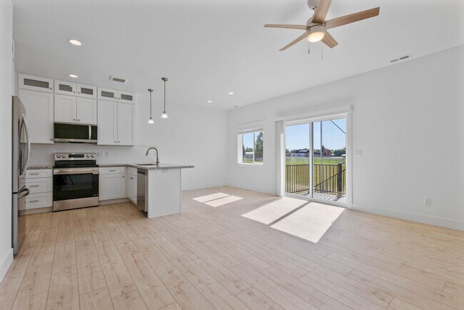 Foto del edificio - MODERN 3 BED 2.5 BATH HOMES IN ST ANTHONY