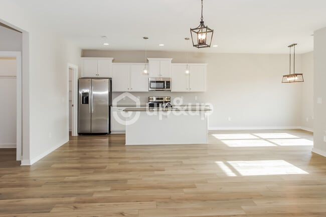 Building Photo - Fantastic 4bd/2ba home! Let yourself in!