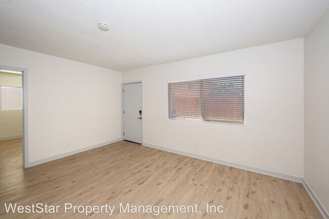 Building Photo - 1470 Elm Ave