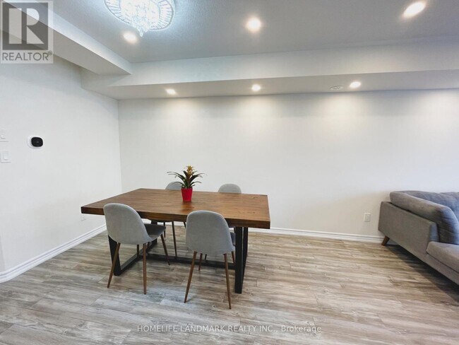 Building Photo - 15-15 Eaton Park Ln