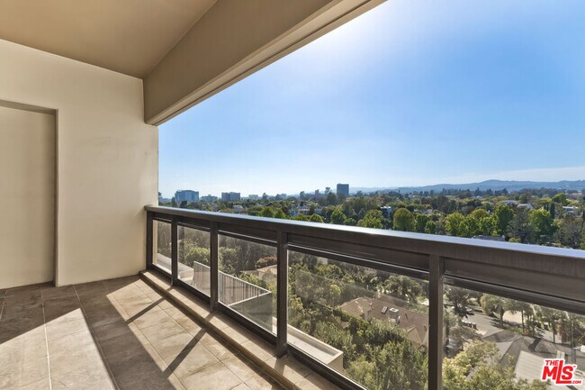 Building Photo - 10445 Wilshire Blvd