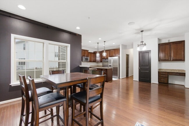 Building Photo - 7585 Holly Ridge Dr