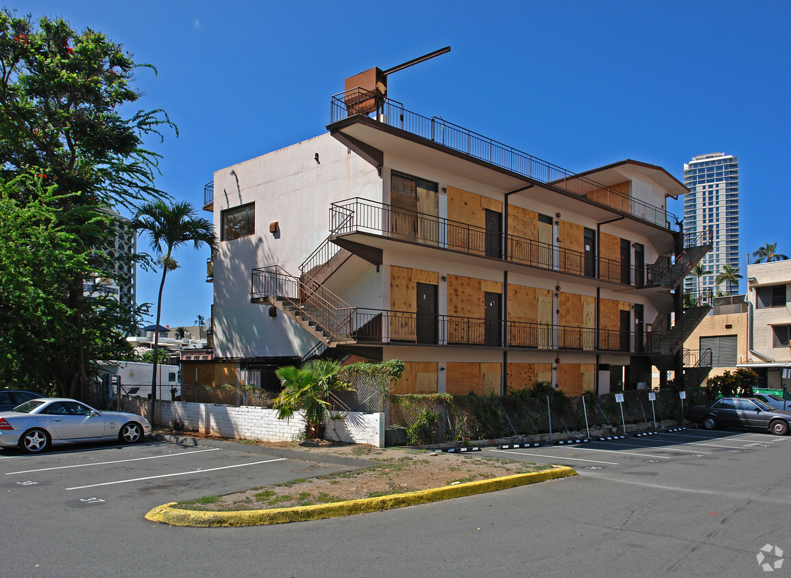 Building Photo - The Beach Apartments