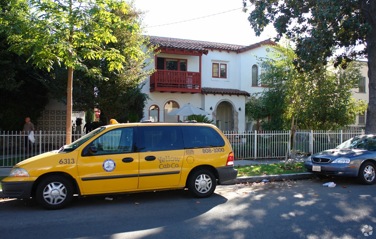 Building Photo - 608 E Garfield Ave