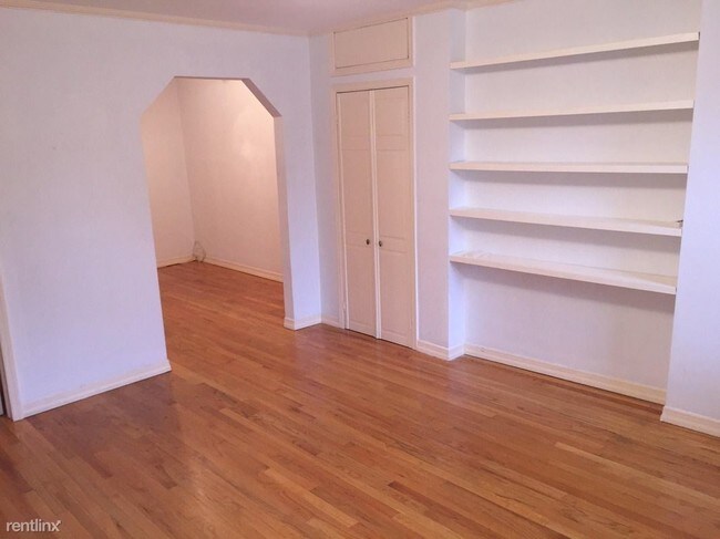 Building Photo - 272 Ainslie St