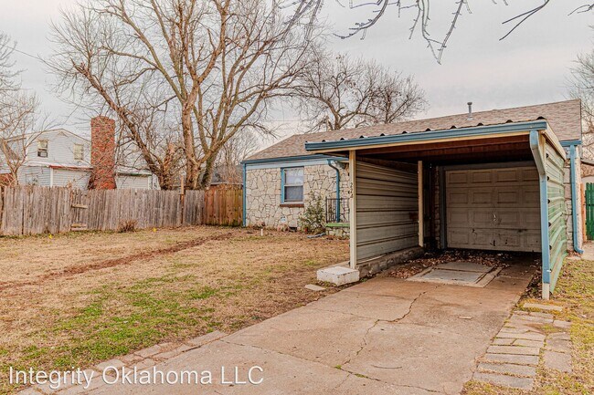 Building Photo - 3 br, 1 bath House - 224 East Myrtle Lane
