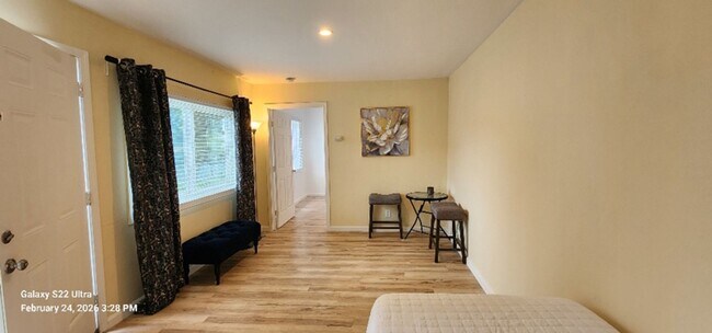 Building Photo - Large ADU Completely Renovated Single Occupancy Unit Semi Furnished