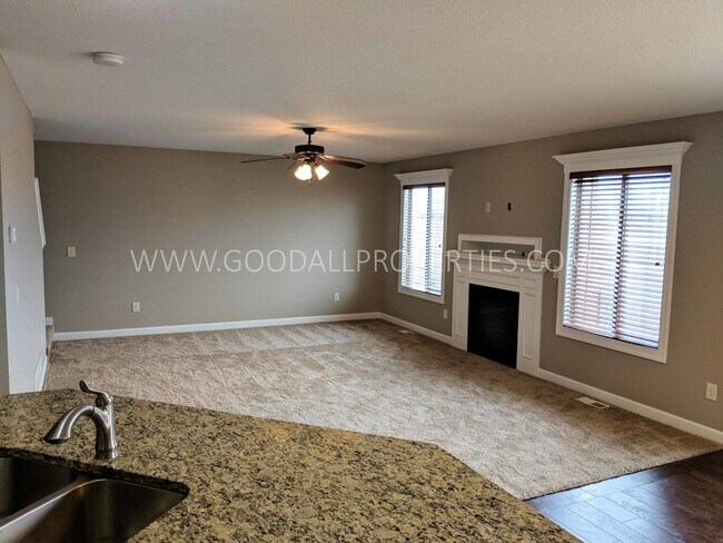 Foto del edificio - Beautifully renovated 3 Bedroom, 2.5 Bath ...