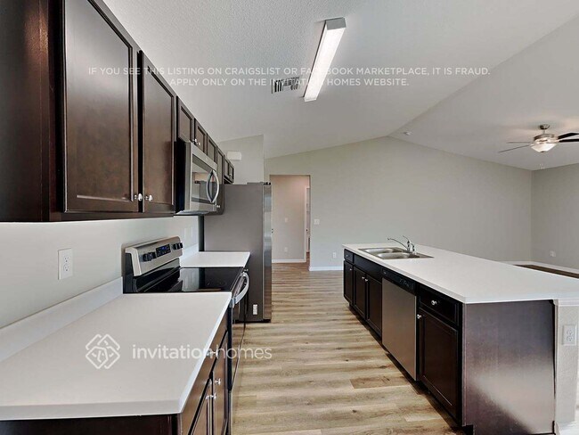 Building Photo - 319 SW 11th Pl