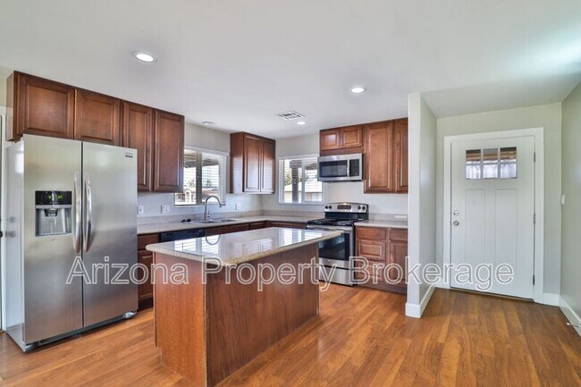 Foto del edificio - 519 W 19th St