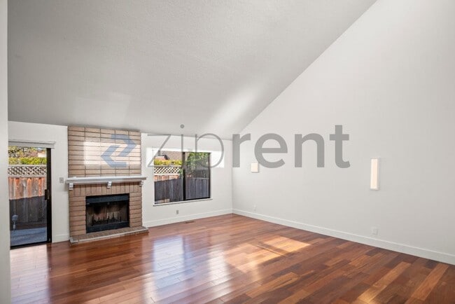 Foto del edificio - 1654 Sugarloaf Dr