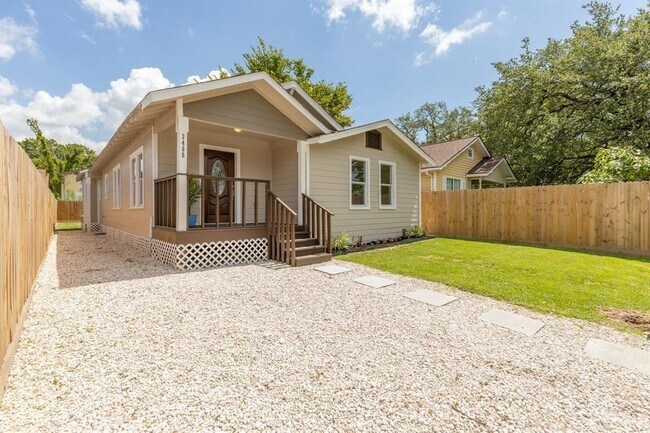 Building Photo - 3406 Michigan St