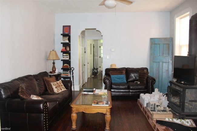 Building Photo - 2 br, 2 bath Townhome - 4384 Gibson Ave # 2