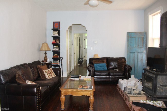 Foto del edificio - 2 br, 2 bath Townhome - 4384 Gibson Ave # 2