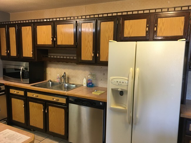 Kitchen - 2201 S Highland Ave