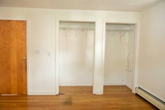 Foto del edificio - 11 Commonwealth Ct