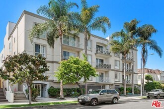 Building Photo - 117 S Clark Dr