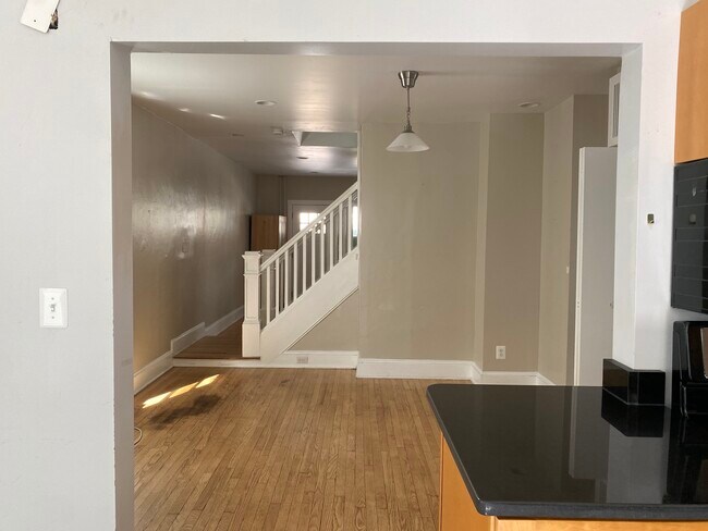 Building Photo - 1507 W 36th St