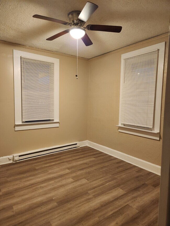 Dormitorio uno - 1542 Dungee St