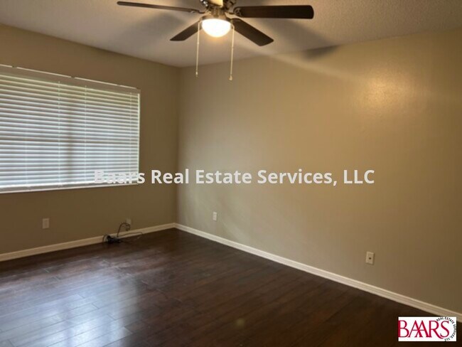 Building Photo - Remodeled Townhouse