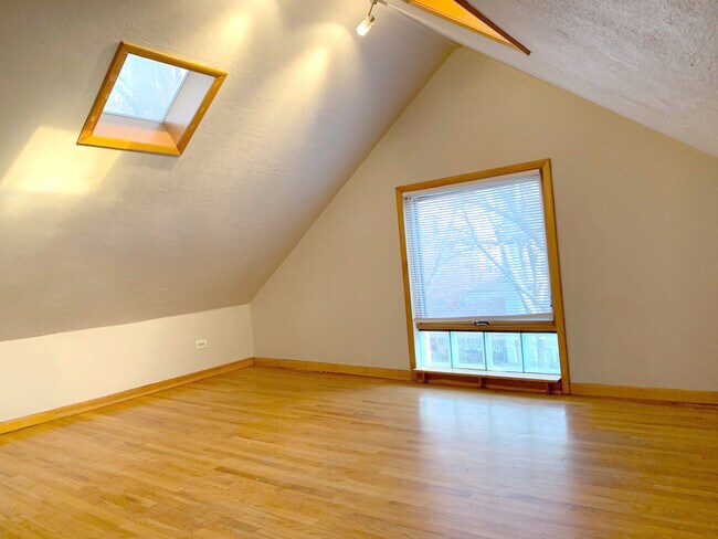 Foto del edificio - 2426 W Thomas St