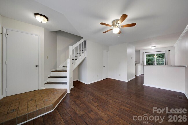 Foto del edificio - 8105 Circle Tree Ln