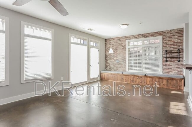 Foto del edificio - 1300 DeKalb Ave NE