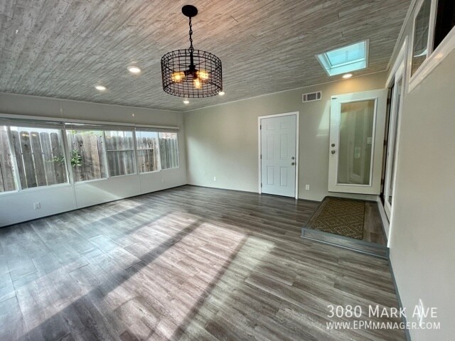 Building Photo - 3080 Mark Ave