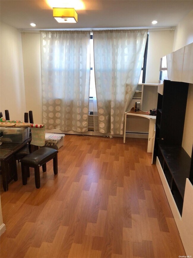 Foto del edificio - 80-06-80-47 47th Ave