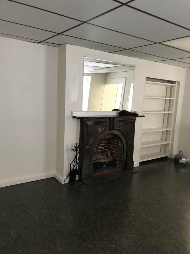 Building Photo - 1923 E Pratt St