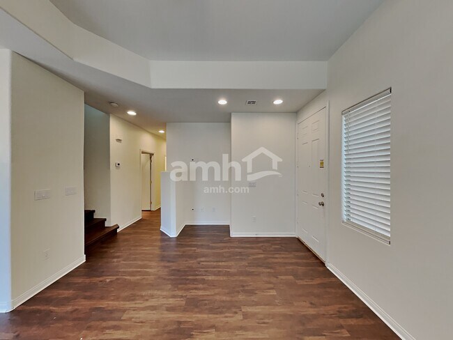 Foto del edificio - 5283 Railroad River Ave