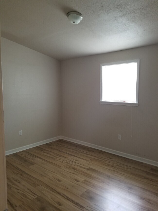 Foto del edificio - 4360 Burgess Dr