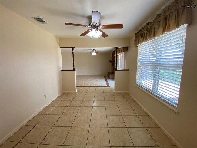 Building Photo - 5228 E Woodhaven Dr