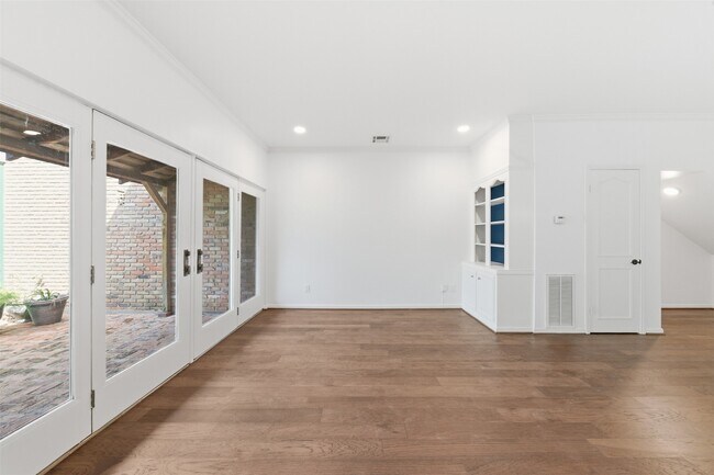 Foto del edificio - 8614 Oakford Dr