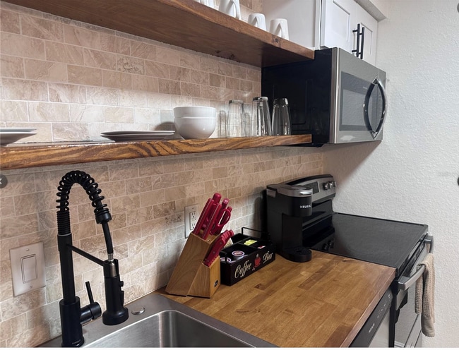 Building Photo - 2216 Grand Cayman Ct