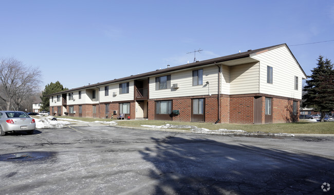 Glen Courts Apartments Rentals - Glendale, WI | Apartments.com