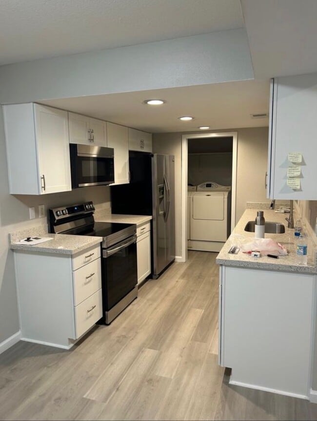 Building Photo - 5964 W Augusta Ave Building Photo - 5964 W Augusta Ave