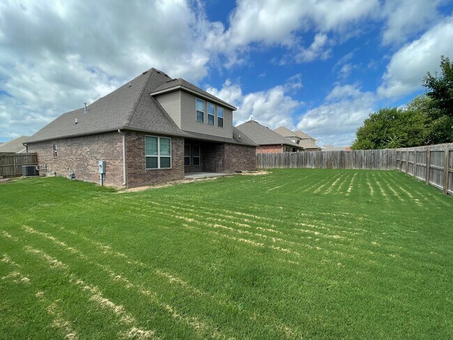 Foto del edificio - 730 Saddlehorn Dr