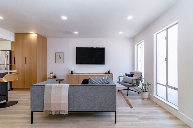 Foto del edificio - Astrid Place, Fair Oaks - Modern Luxury Townhomes