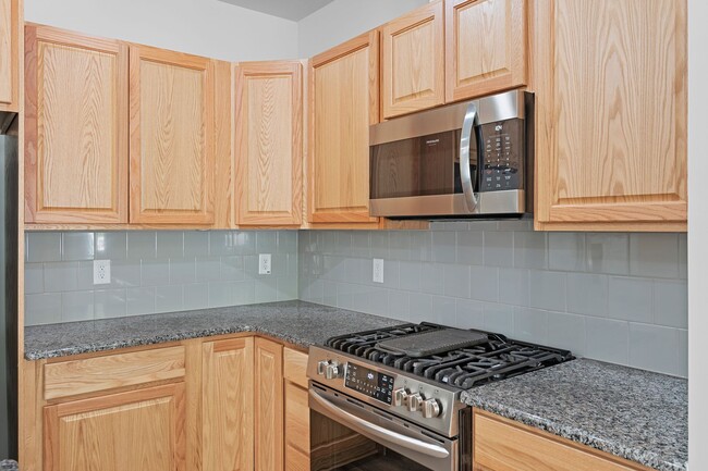 Building Photo - Charming 3 bedroom 2.5 bath Townhome in Wa...